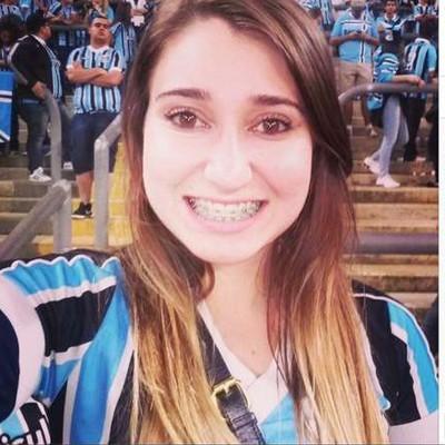 Racismo no futebol: torcedora do Grêmio chama jogador de macaco e é atacada na web