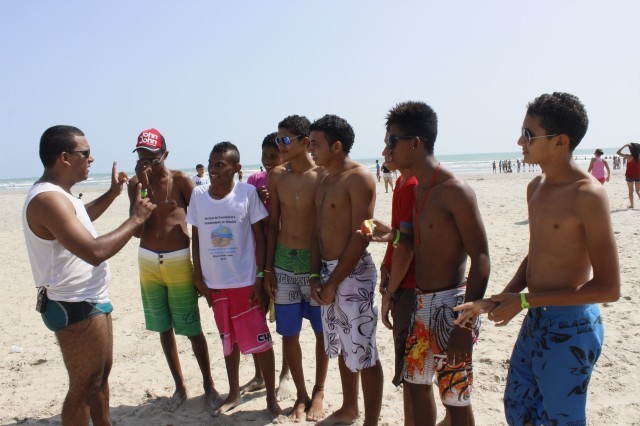 Prefeita leva jovens e  pessoas da terceira idade para o litoral piauiense - Imagem 81
