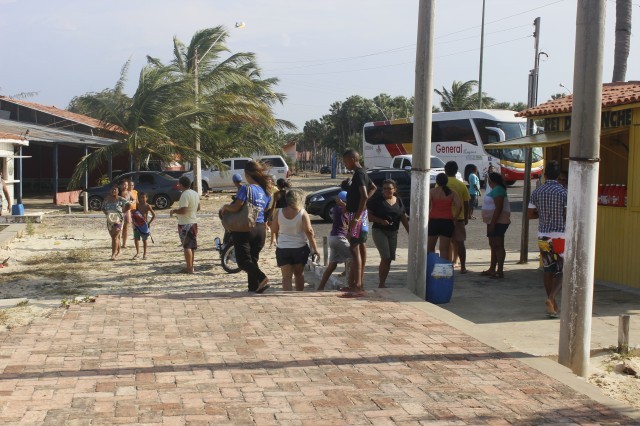 Prefeita leva jovens e  pessoas da terceira idade para o litoral piauiense - Imagem 145
