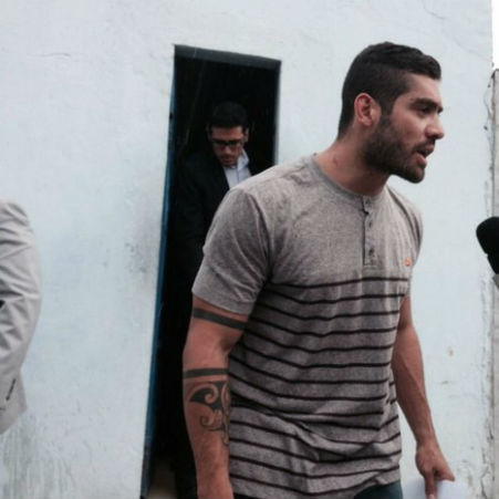 Ex-BBB Yuri Fernandes deixa prisão após pagar fiança de R$ 5 mil e diz: “Estou feliz de ter saído”