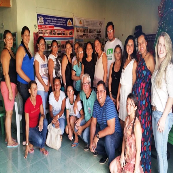 Nova secretária de Assistência Social recebe boas-vindas de funcionários