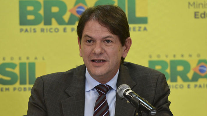 Ministro da Educação diz que pretende implantar Enem "virtual"; entenda como será