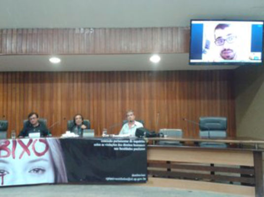Alunos têm de ingerir fezes e vômito em trotes da Faculdade de Medicina