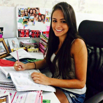 "Falam que eu não pareço inteligente", diz modelo que tirou 960 na redação do Enem