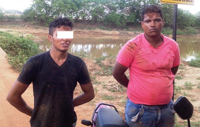 Polícia prende dupla acusada de assaltar várias mulheres em Picos