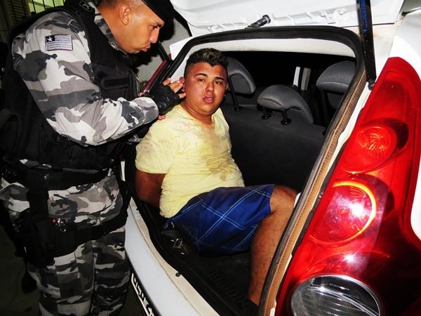 Polícia prende homem e apreende menor suspeito de realizar assaltos em Parnaíba