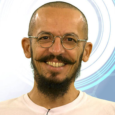 Rogério não suporta confinamento no hotel e desiste do Big Brother Brasil 15