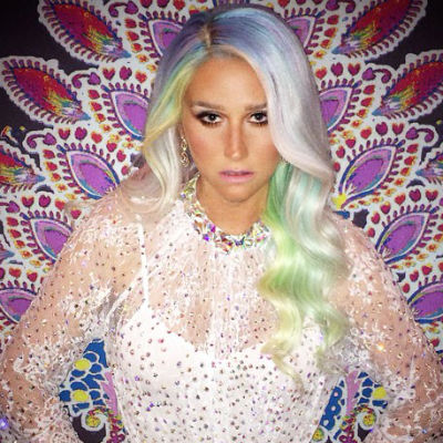 Kesha busca ajuda no Brasil para retomar carreira após problemas emocionais