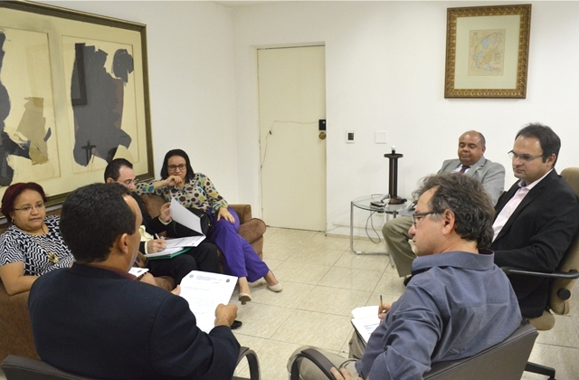 Reitor da UESPI se reúne com Secretário Merlong Solano para discutir demandas da Instituição