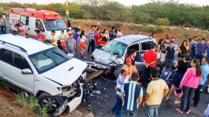Jovem morre e irmão fica gravemente ferido após acidente na BR 316