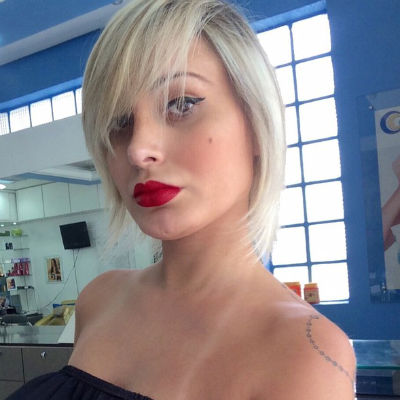 Urach muda visual e mostra tatuagem com nome do filho