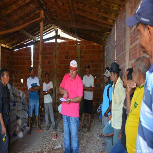 Distribuição de calcário e fertilizante aos pequenos produtores rurais tem início no Morro Redondo