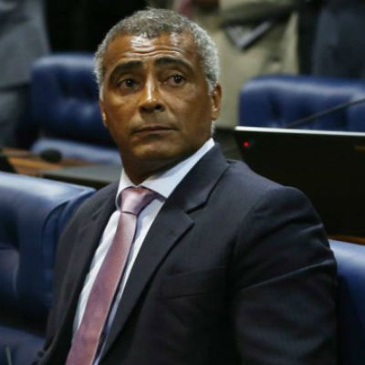 Romário diz que nenhum jogador é digno de usar a camisa 9