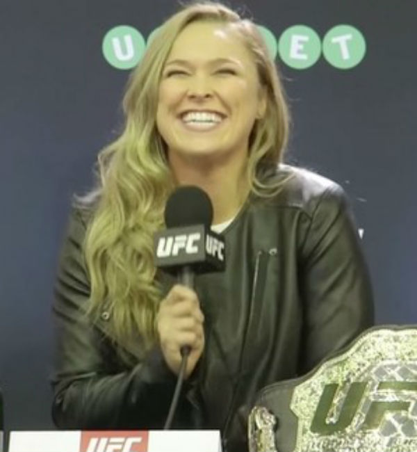 Ronda diz que UFC fretou voo para chef lhe preparar asas de frango