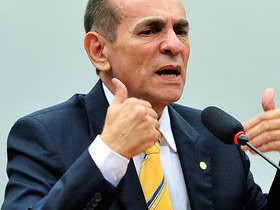 Marcelo Castro toma posse como ministro da Saúde
