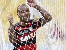 Emerson Sheik volta a provocar Vasco e diz que fica no Flamengo
