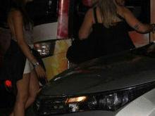 Caio Castro é flagrado com morena durante show do É o tchan