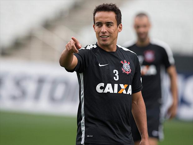 Meia Jadson pode deixar o Timão e ir para China