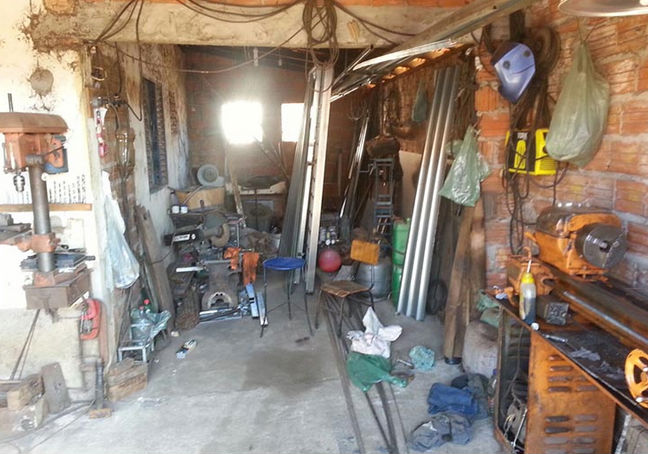 Oficina onde funcionava a fabricação ou conserto das armas (Crédito: Divulgação/ Polícia Civil)