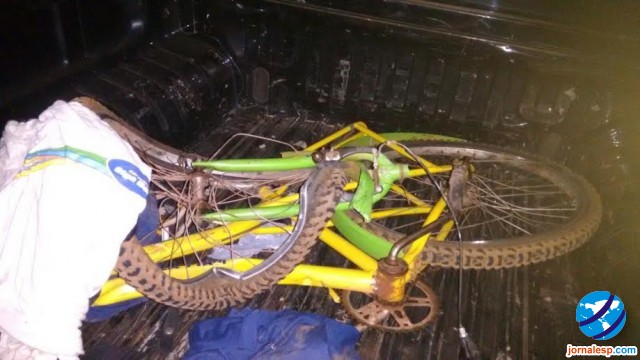 Bicicleta da vítima ficou bastante danificada (Crédito: Reprodução)