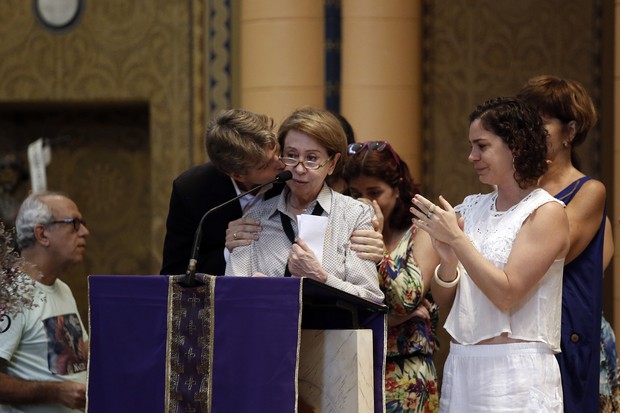 Fernanda Montenegro se emociona (Crédito: Reprodução)