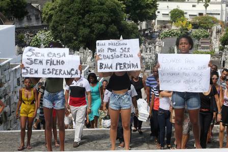 Familiares e amigos realizaram uma manifestação (Crédito: Reprodução)
