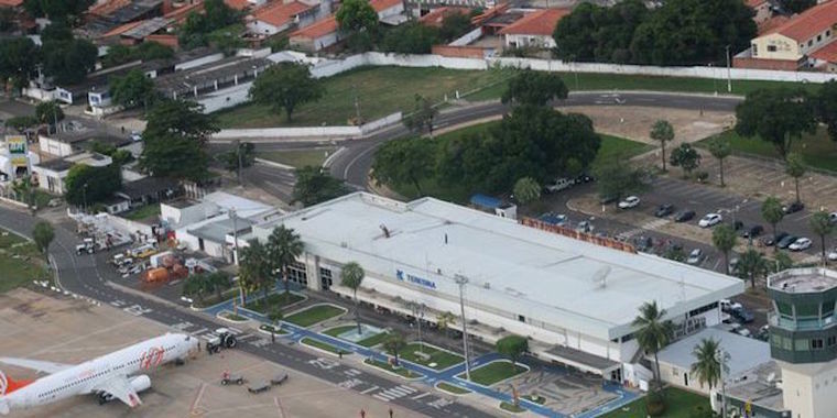 Turbina explode e avião faz pouso de emergência no aeroporto de THE