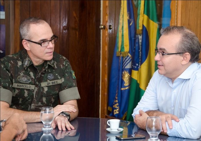 Firmino Filho em reunião com o exército (Crédito: Renato Bezerra)