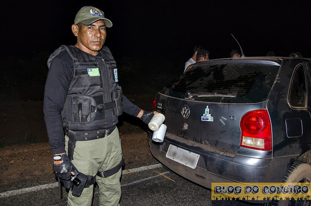 Polícia encontrou cerveja dentro de um dos veículos (Crédito: Reprodução)