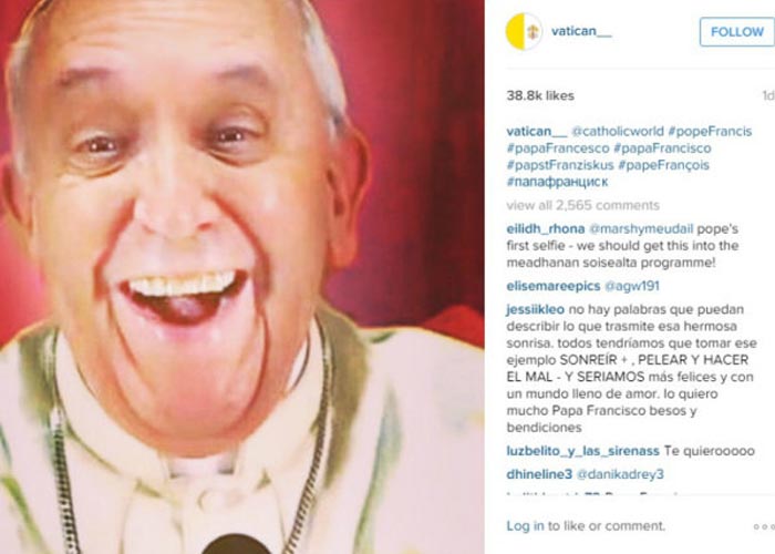 Papa Francisco descontraído em seu primeiro selfie