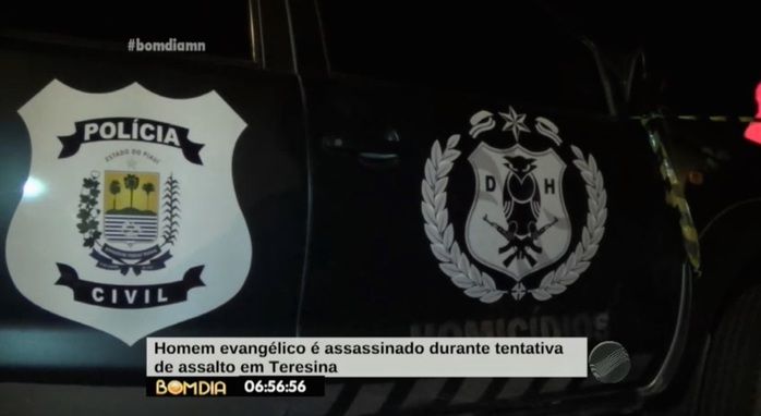 Veículo da Delegacia de Homicídios no local do crime (Crédito: Reprodução/ TV Meio Norte)