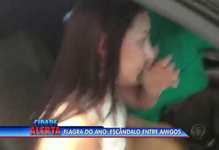 Esposa trai o marido (Crédito: Divulgação)