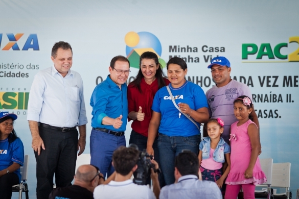Margarete Coelho entregas casas em Parnaíba