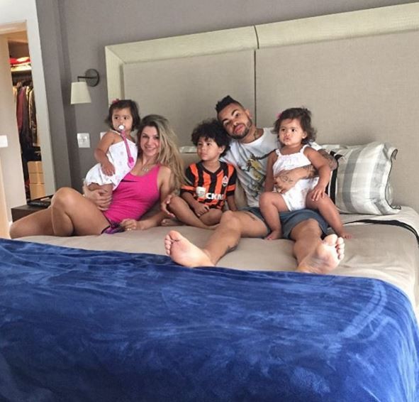Dentinho e família (Crédito: Reprodução Instagram)