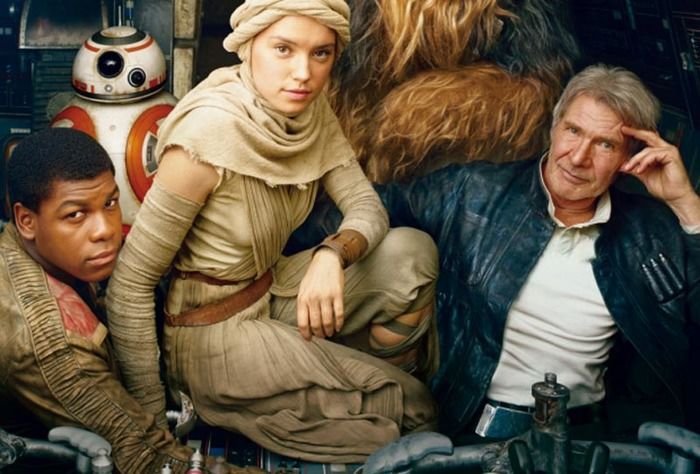 Daisy Ridley e John Boyega com Harrison Ford