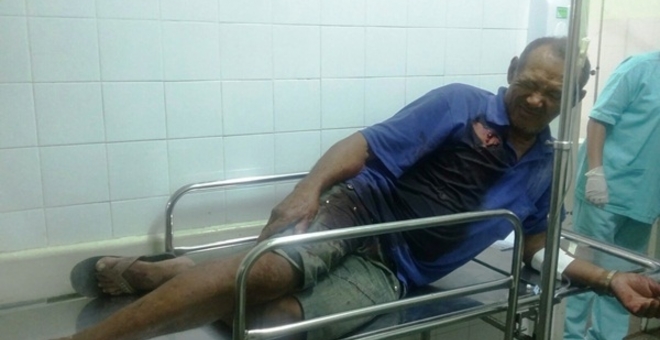 Homem ferido a golpes de faca (Crédito: Reprodução)