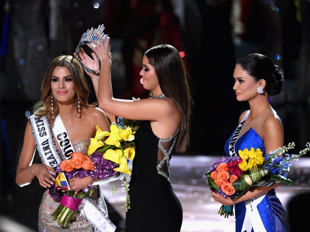 Ariadna Gutiérrez teve que devolver a coroa, que foi retirada por Paulina Veja e dada a Miss Filipinas (Crédito: AFP )