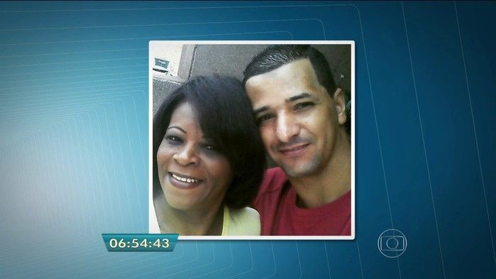 Mulher e o bombeiro civil Ronaldo Pereira (Crédito: Reprodução)