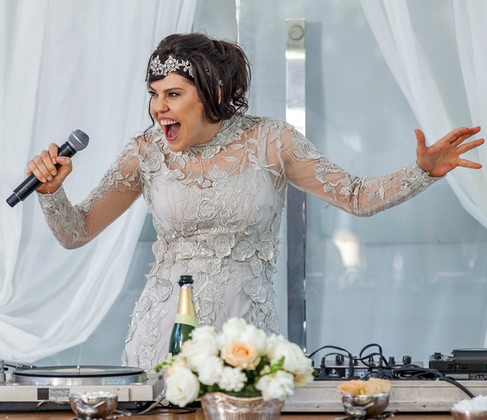 A filha de Gibson surta no próprio casamento (Crédito: Reprodução)