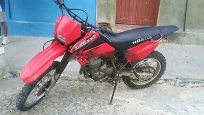 Motocicleta apreendida (Crédito: Reprodução Camocim 24h)