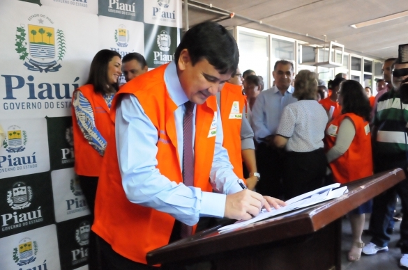 Governador se une no combate ao mosquito (Crédito: Marcelo Cardoso)
