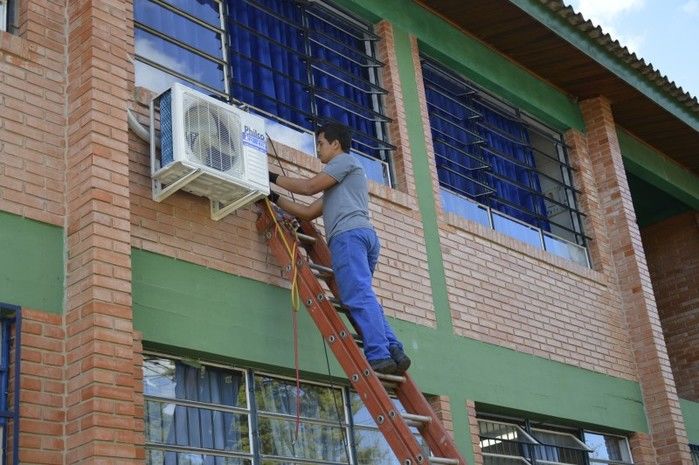 Escolas foram equipadas com ar-condicionado usando verba que seria para carnaval