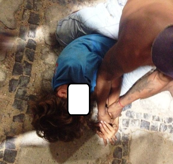 Menor é detido por populares (Crédito: Reprodução)