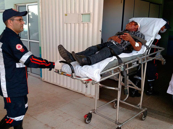 Homem foi agredido a pedradas pelo filho (Crédito: Reprodução)