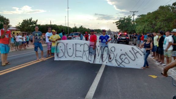 Manifestantes fecharam a BR-343 (Crédito: Reprodução)