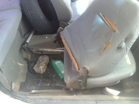 Pedra usada para quebrar veículo de policial (Crédito: blog do catita)