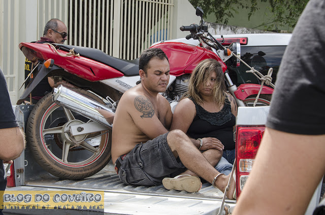 Casal é preso por tentar matar mulher a facadas (Crédito: Blog do Coveiro)