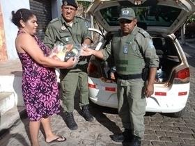 GPM distribui alimentos arrecadado em campanha de natal
