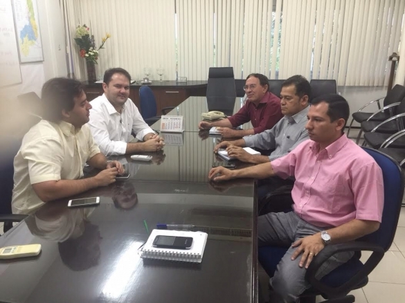 Reunião do secretário com representantes (Crédito: Reprodução)