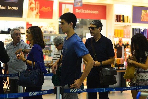 Fátima Bernardes e Família em viagem (Crédito: William Oda / AgNews)